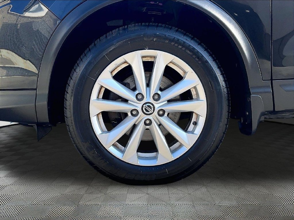 Used 2019 Black Nissan S image 7