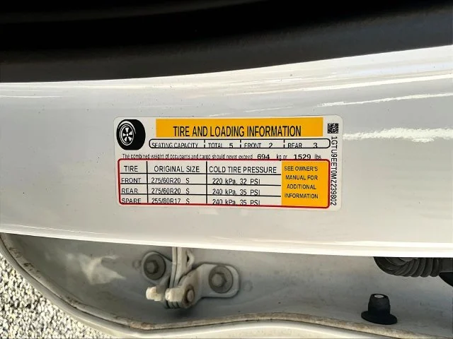 Used 2021 White GMC AT4 image 10