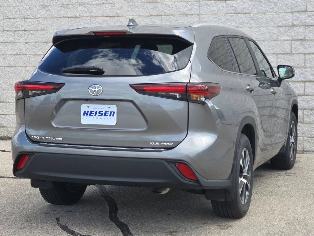 Used 2026  Toyota XLE image 13