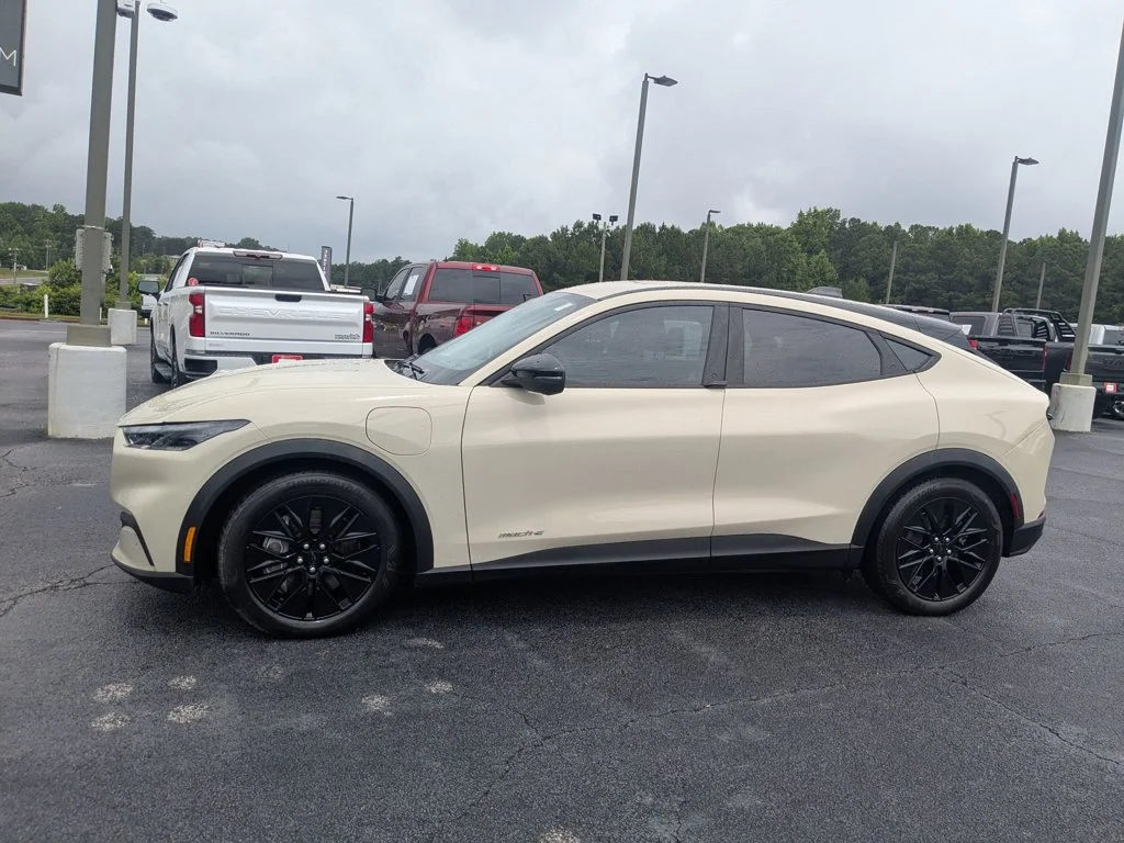 Used 2025  Ford Select image 8