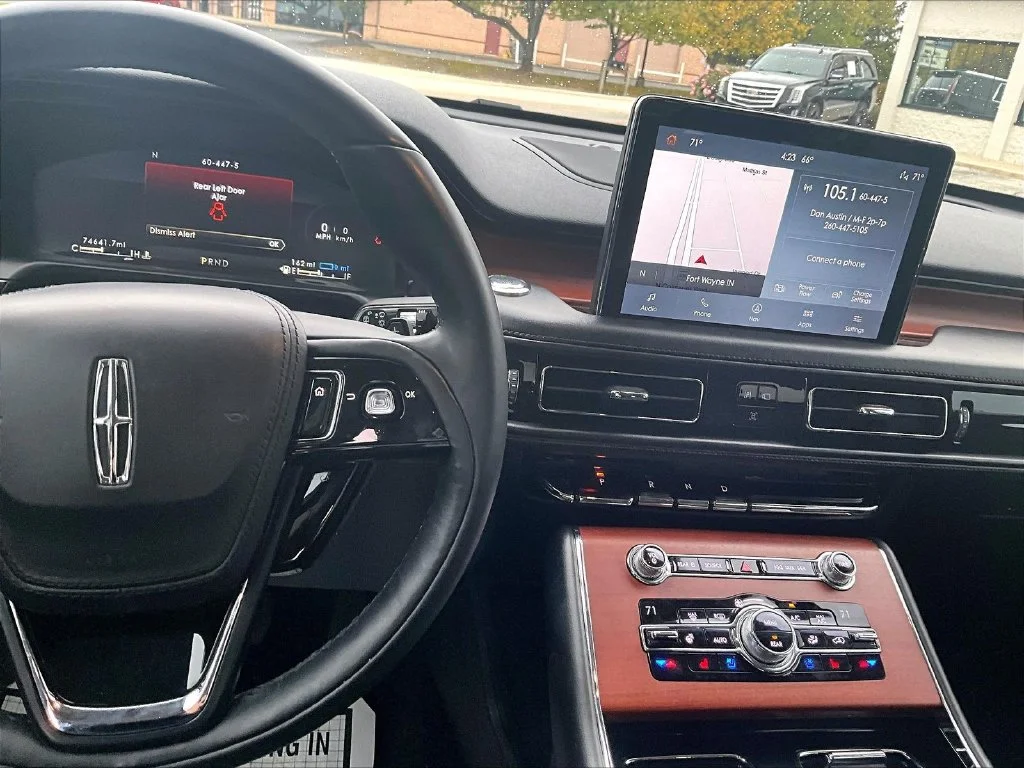 Used 2020 White Lincoln Grand Touring image 20