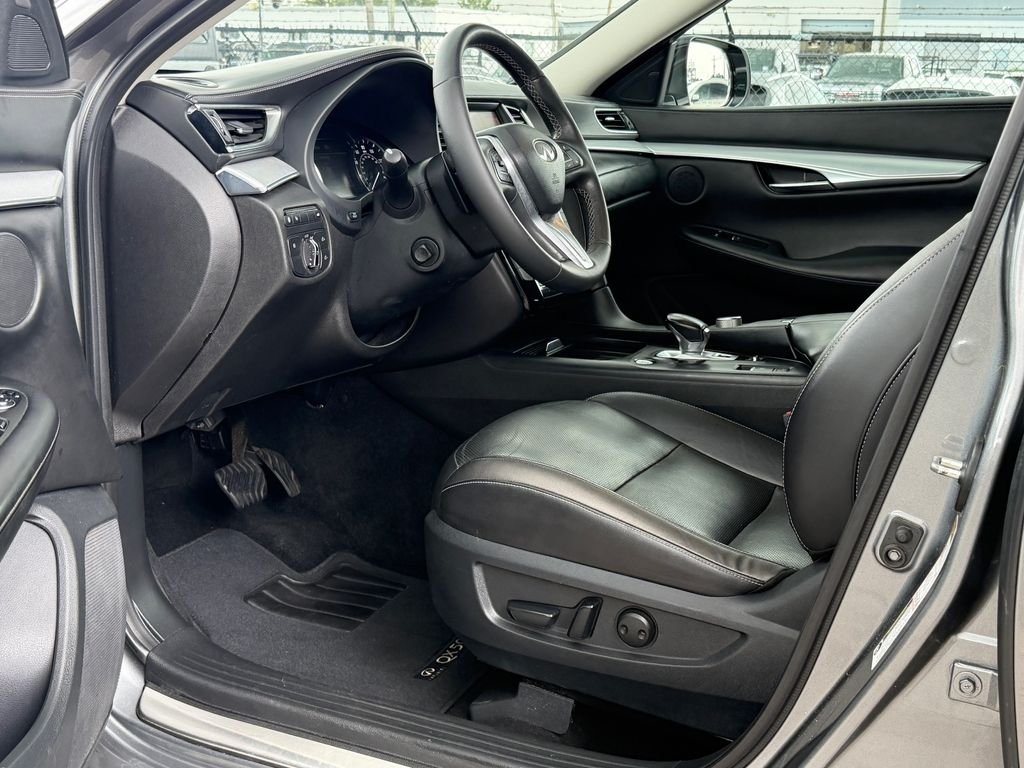 Used 2019 Gray INFINITI ESSENTIAL image 13