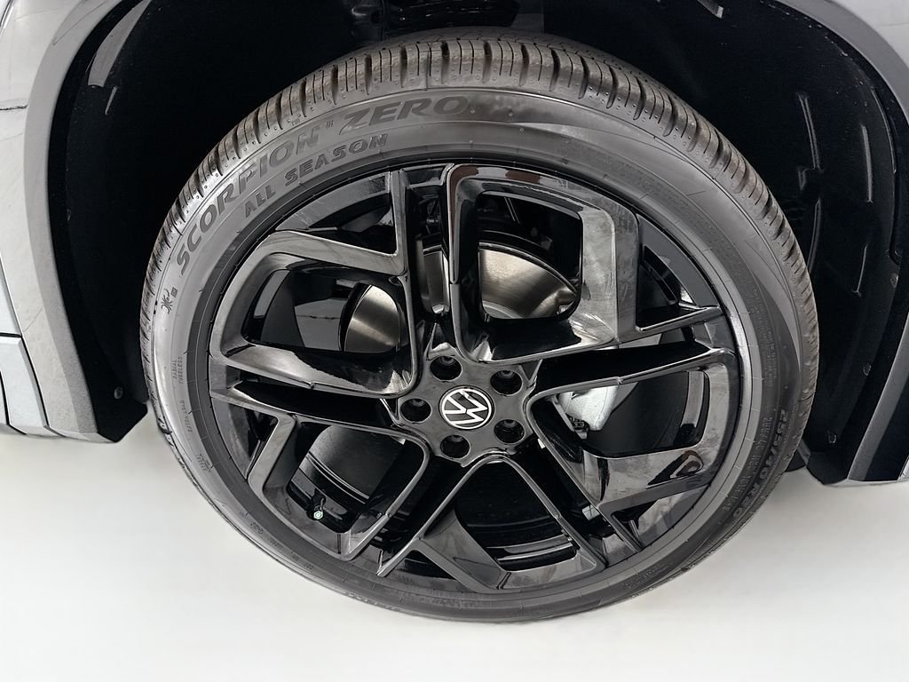New 2026 Platinum Gray Metallic Volkswagen 2.0T SE R-Line Black image 30