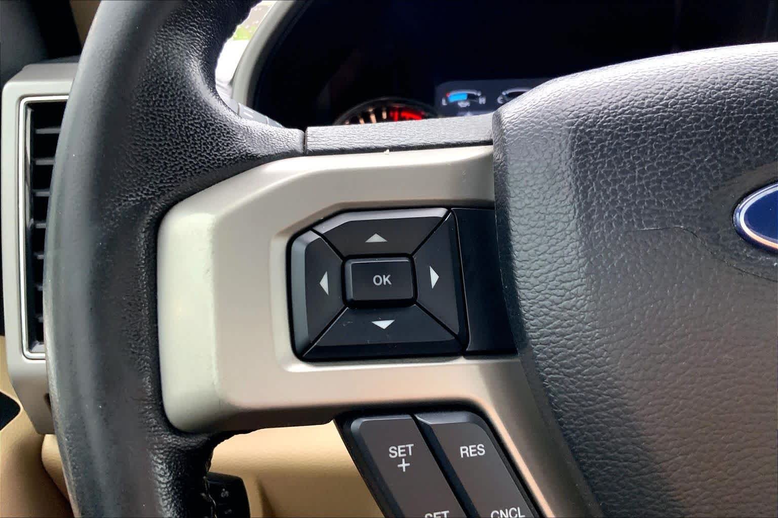 Used 2017 White Platinum Metallic Tri-Coat Ford Lariat image 21