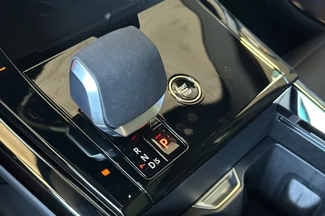 New 2026 British Racing Green Land Rover Dynamic SE image 21