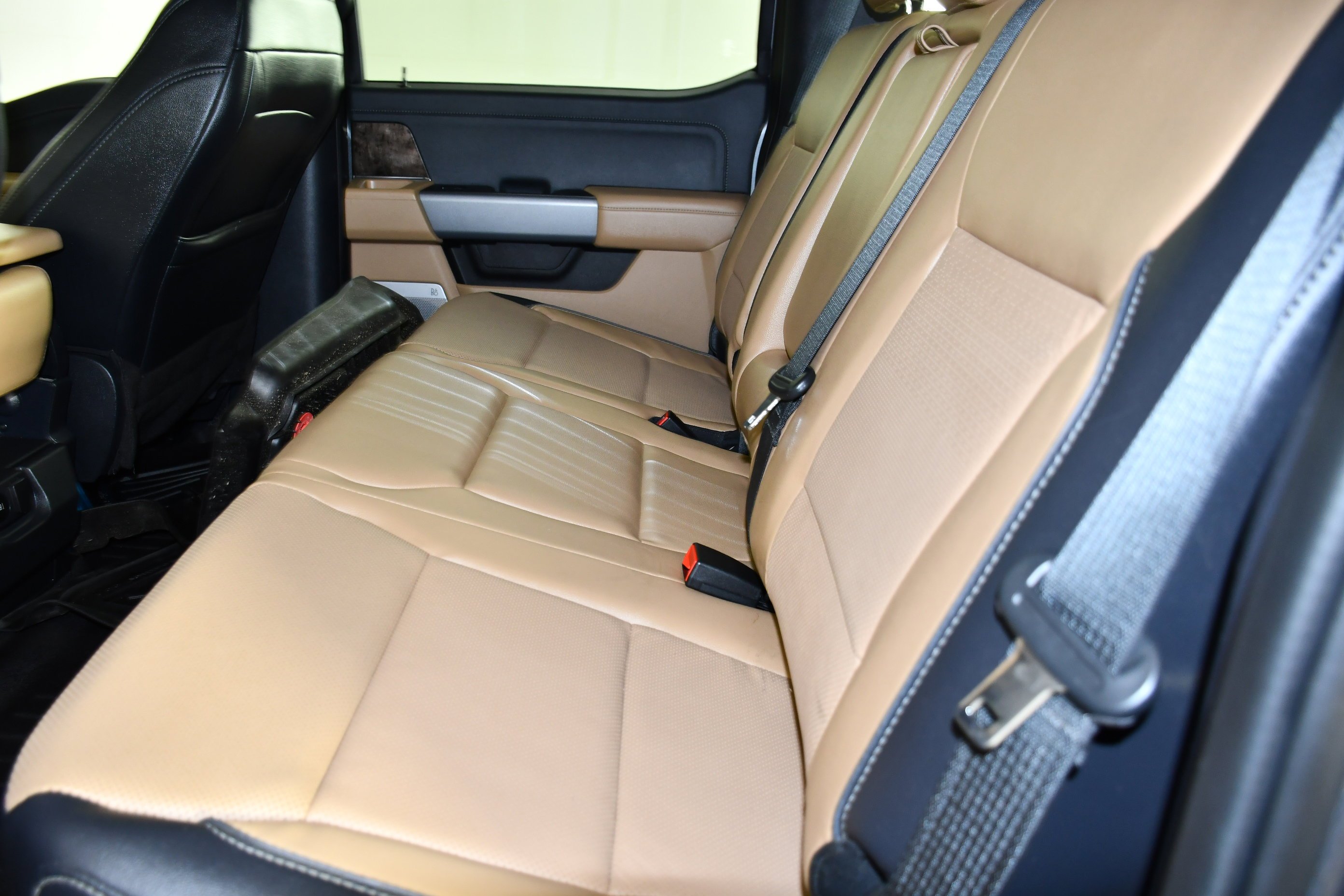 Used 2024 Gray Metallic Ford LARIAT image 56