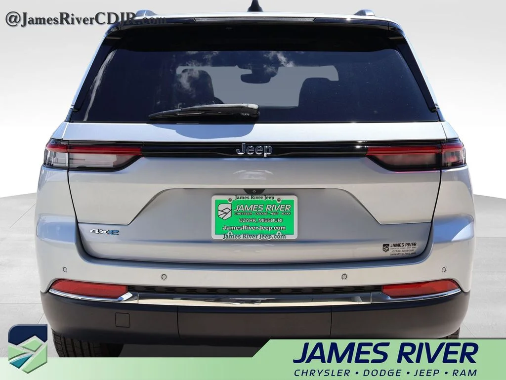 Used 2022 Silver Jeep 4xe image 4