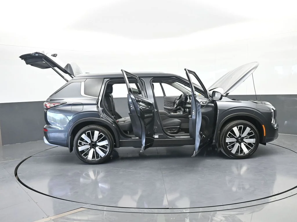New 2026 Gray Mitsubishi SEL image 83