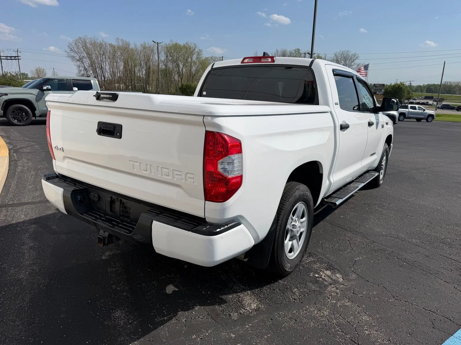 Used 2020 White Toyota SR5 image 3