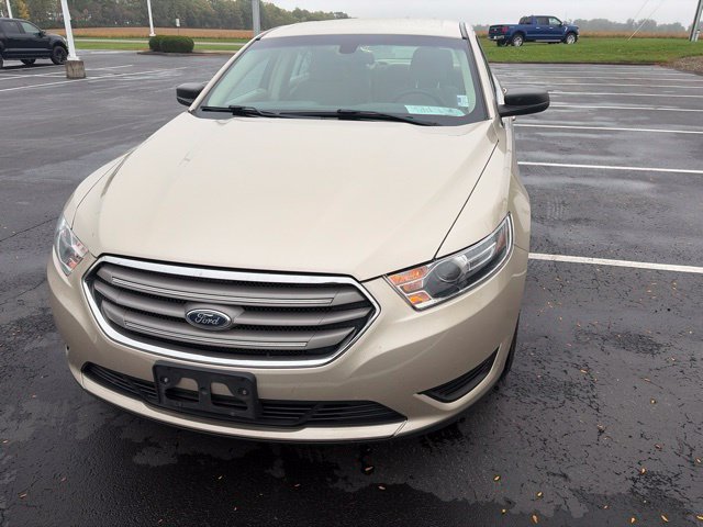 Used 2017 White Gold Metallic Ford SE image 4