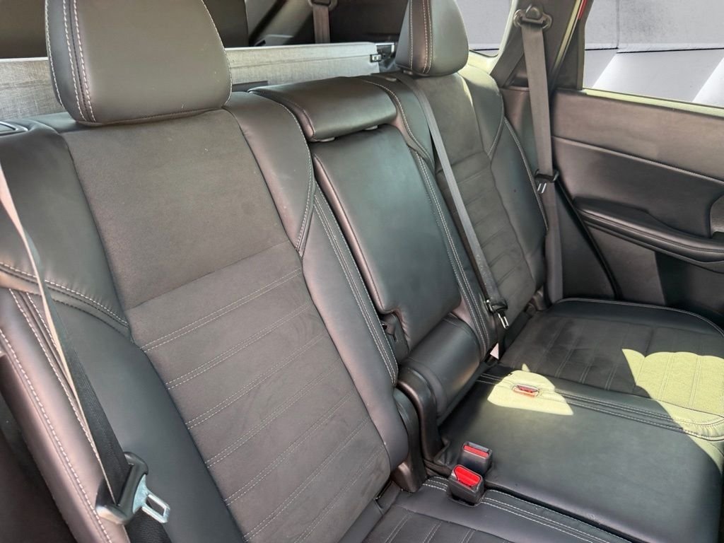 Used 2023  Mitsubishi SE image 25