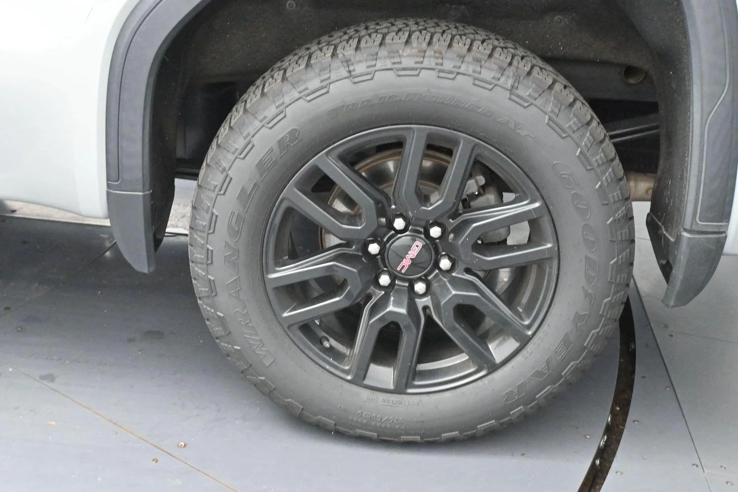 Used 2022 Quicksilver Metallic GMC Elevation image 33