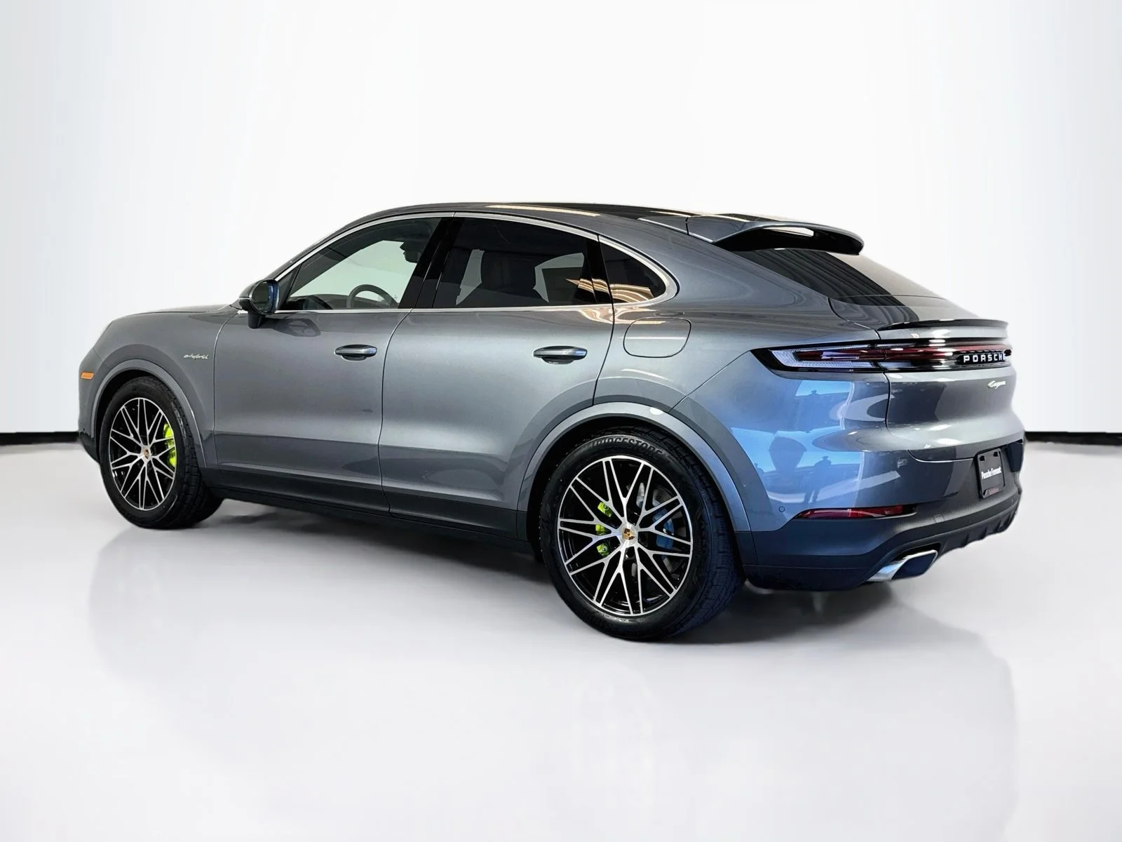 New 2026 Vanadium Grey Metallic Porsche E-Hybrid image 3