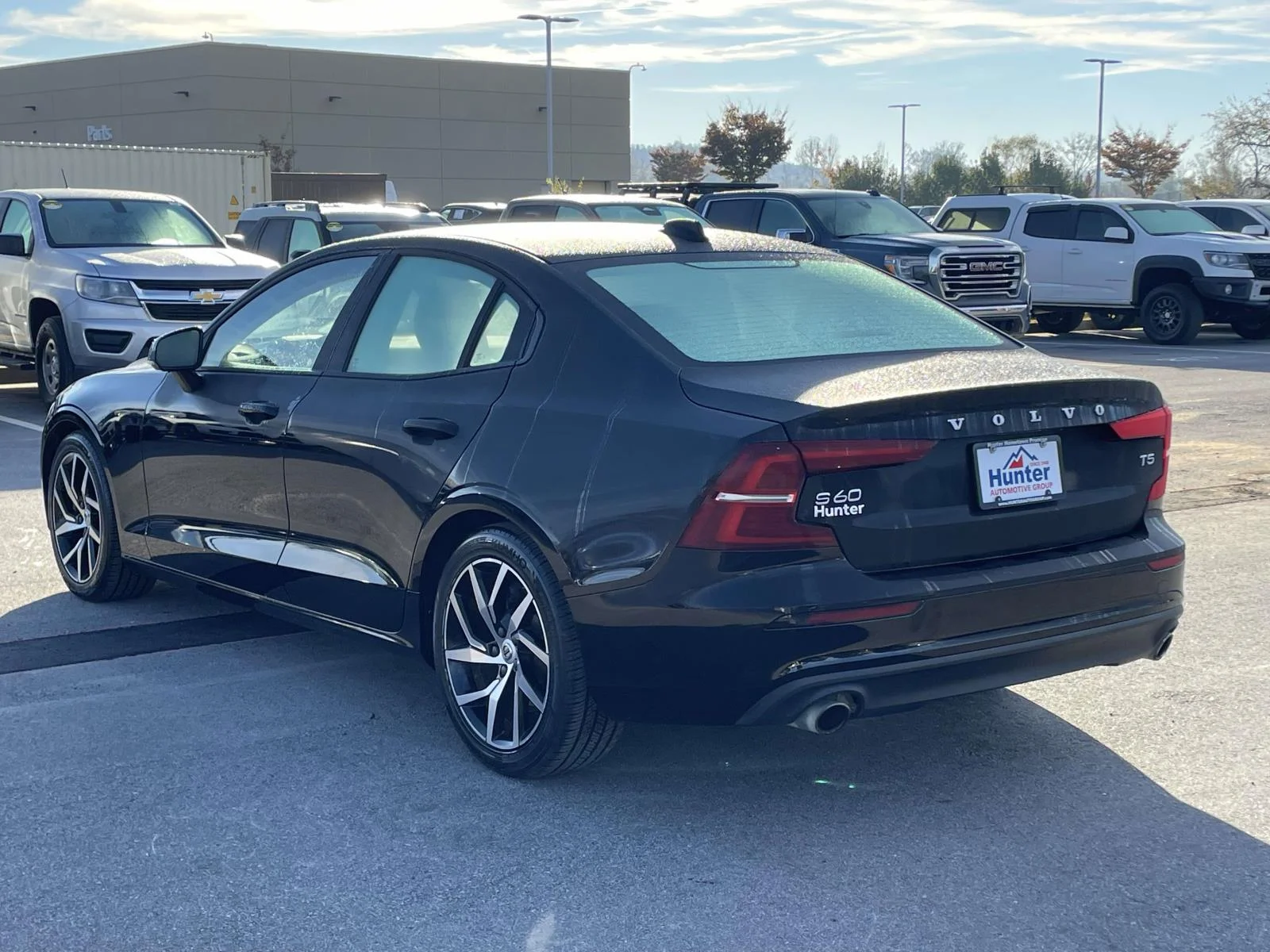 Used 2020 Black Stone Volvo Momentum image 25