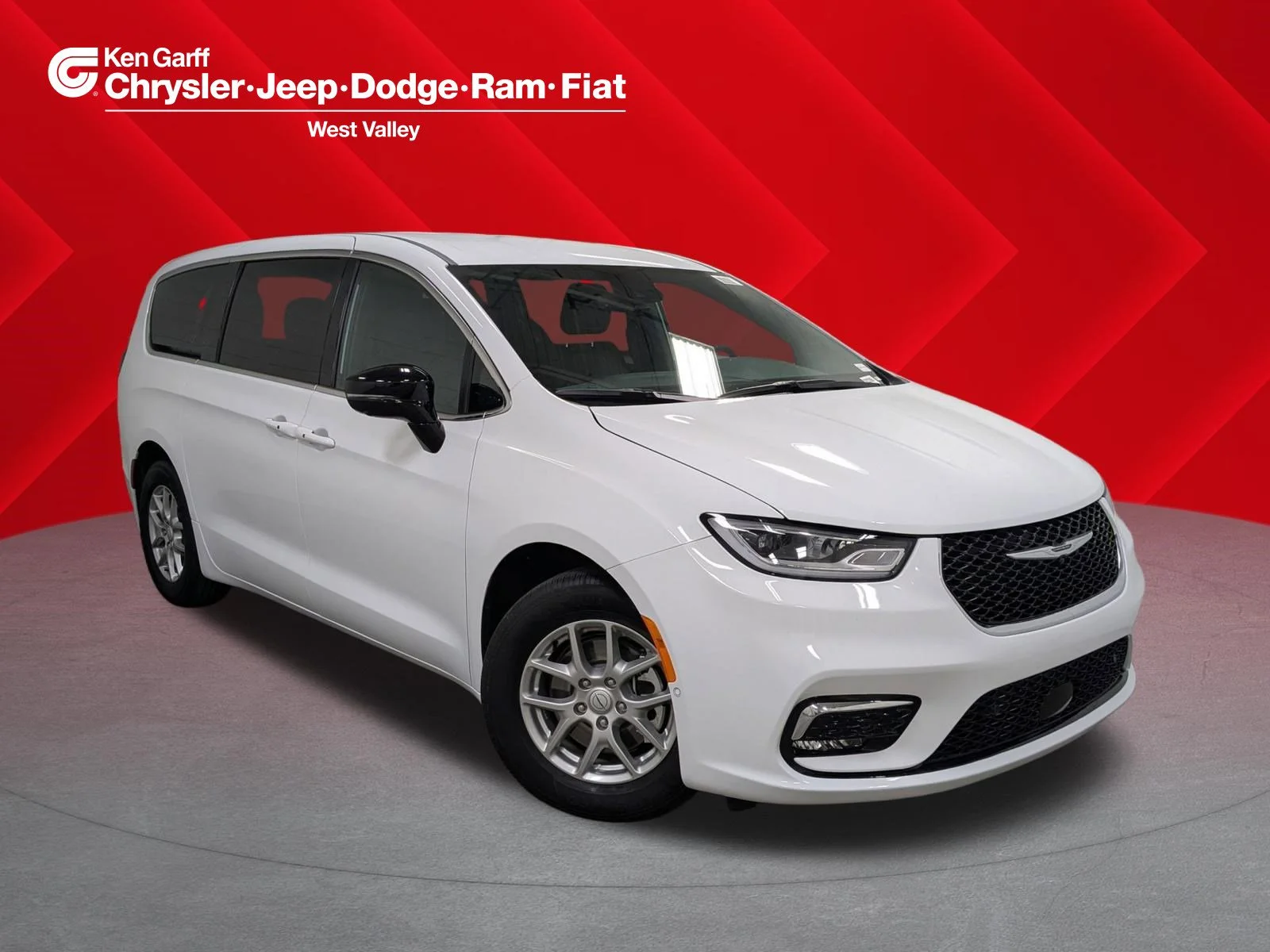 2026 Chrysler Pacifica Select's photo