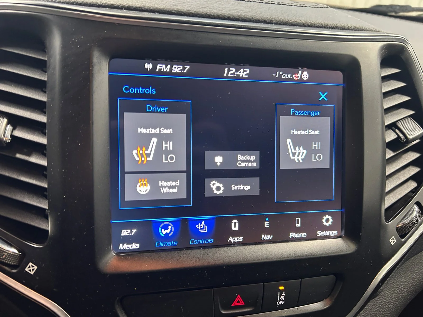 Used 2021 Hydro Blue Pearl Jeep ALTITUDE LEATHER ROOF LOW KMS image 23