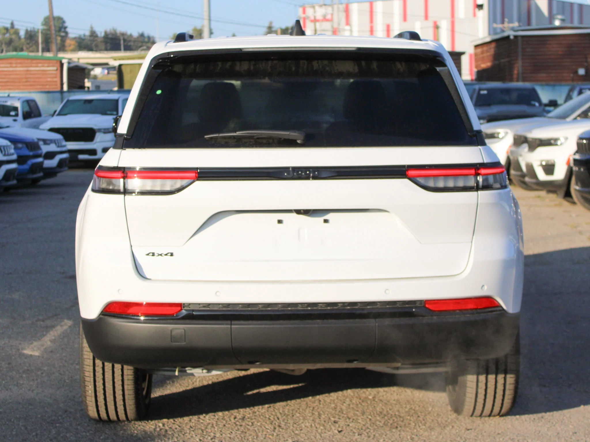 New 2025 White Jeep Altitude* 4x4, Sunroof, Trailer Tow Pkg, Remote Start image 4
