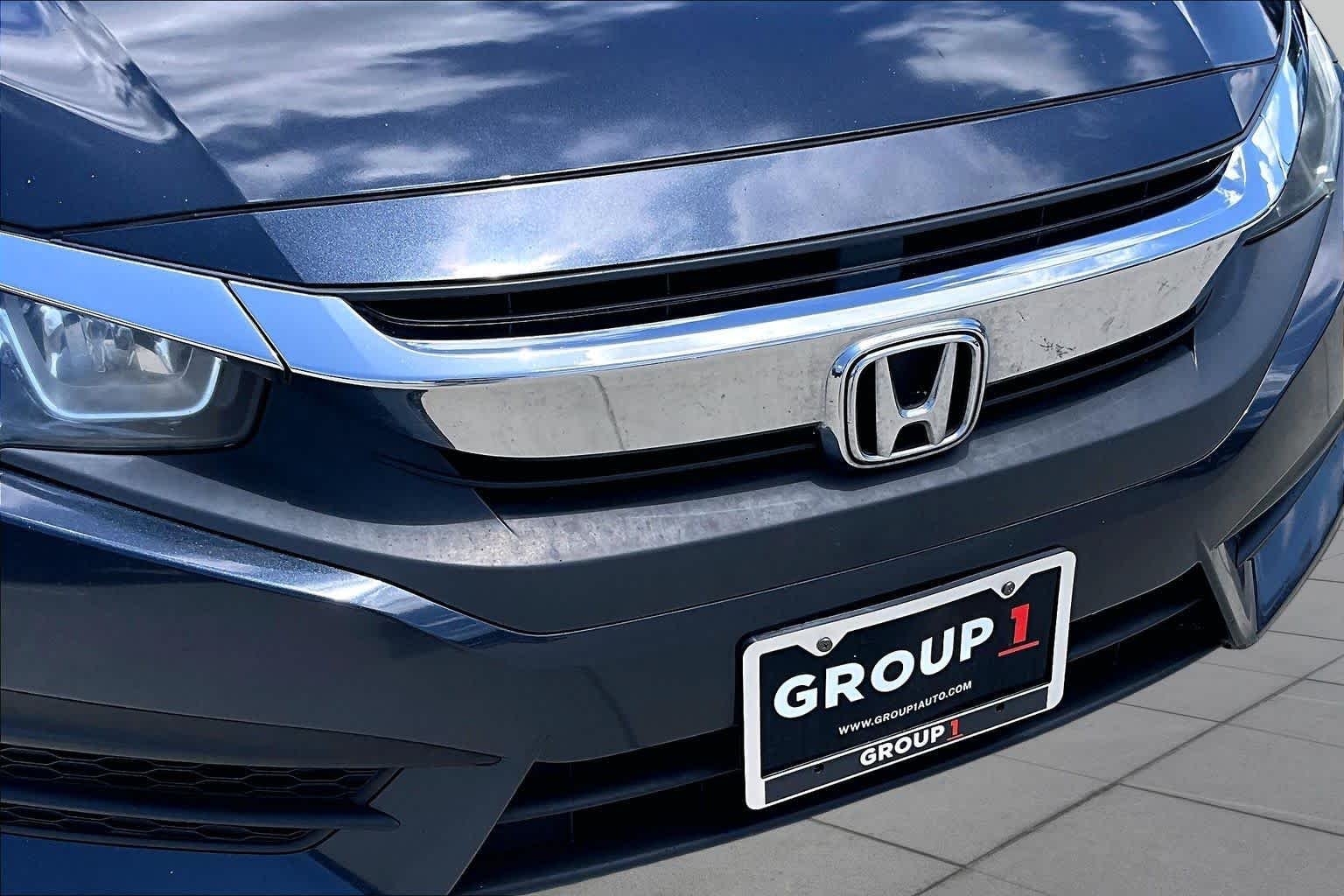 Used 2018 Modern Steel Metallic Honda EX image 28
