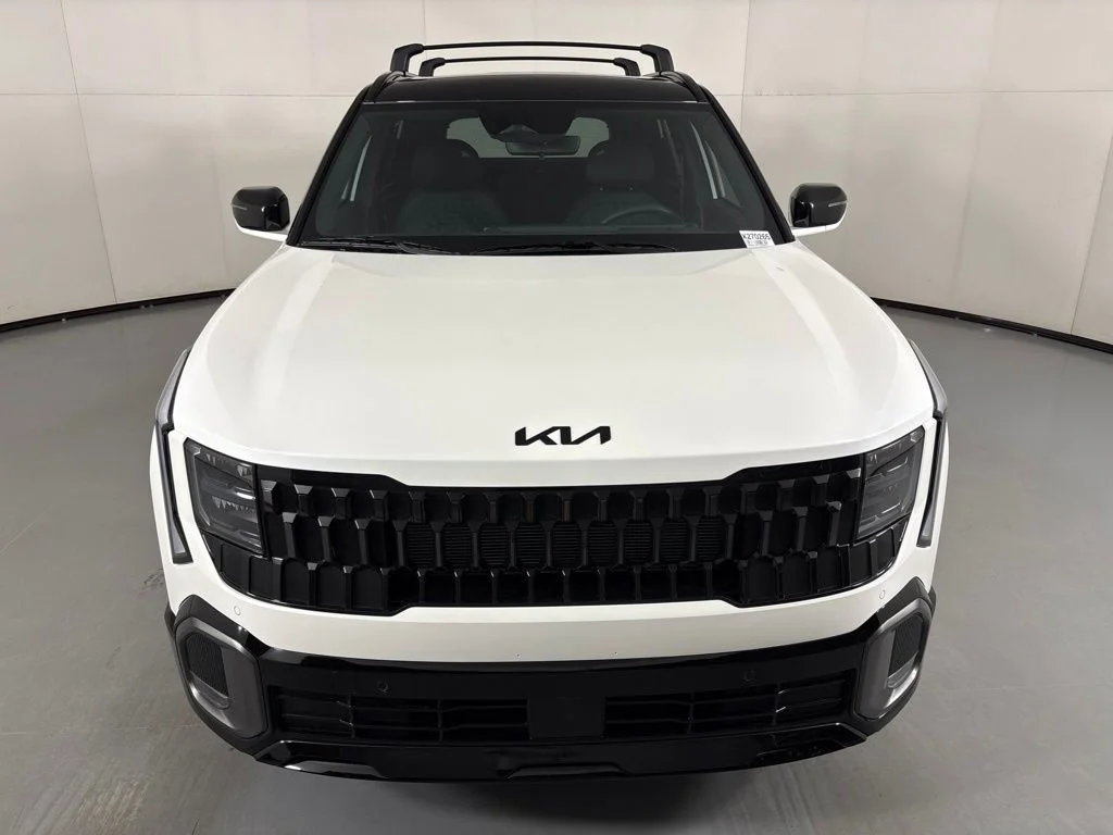 New 2027 Snow White Pearl / Black Roof Kia X-Line image 3