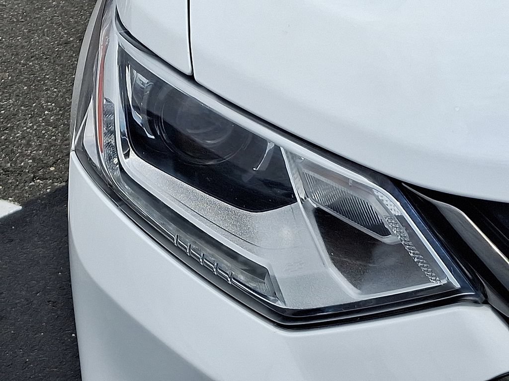 Used 2021 SUMMIT WHITE Chevrolet RS image 9