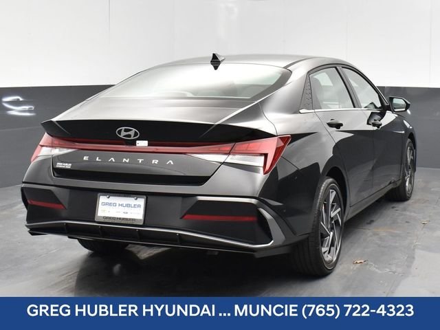 Used 2025 Black Hyundai SEL Convenience image 10
