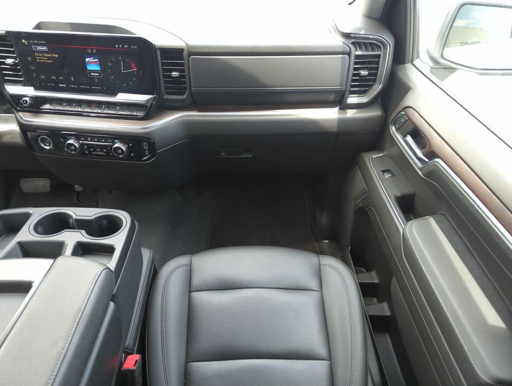 Used 2024 White GMC SLT image 15