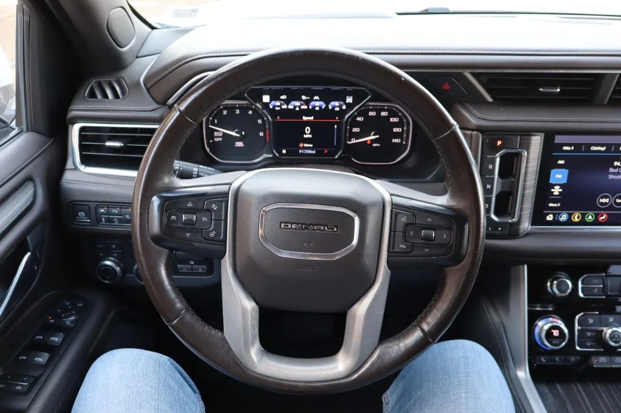 Used 2021 White Frost Tricoat GMC Denali image 15