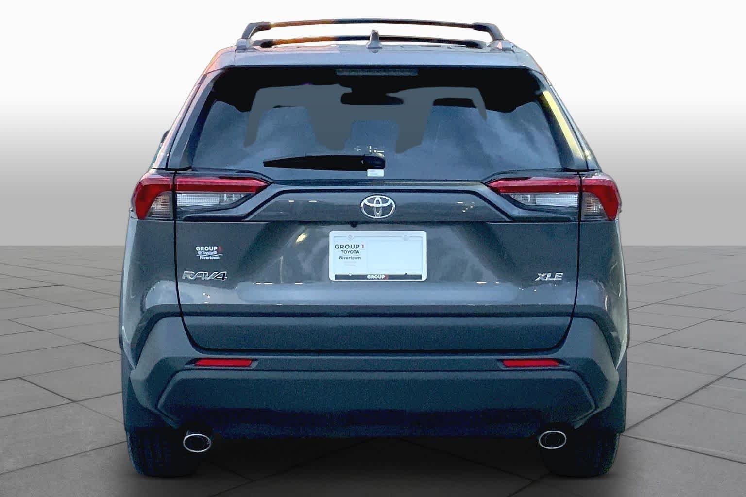 Used 2025 Magnetic Gray Metallic Toyota XLE Premium image 5