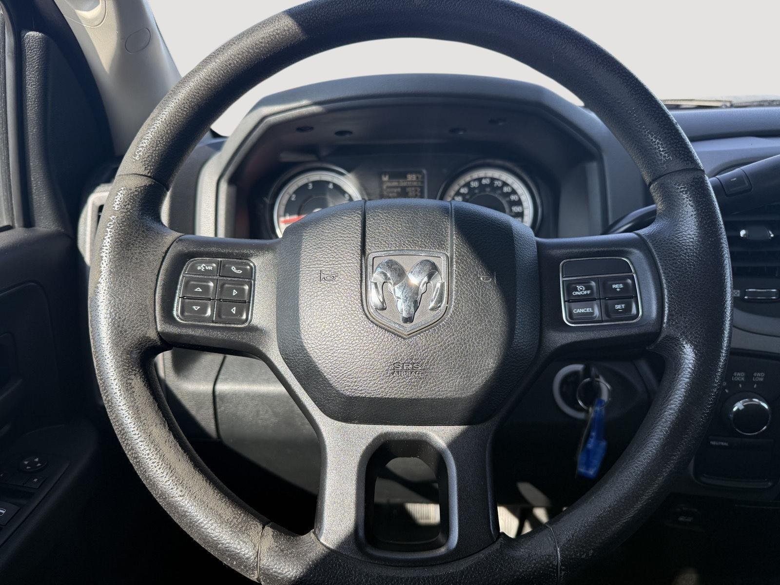 Used 2016 Delmonico Red Pearlcoat Ram Tradesman image 13