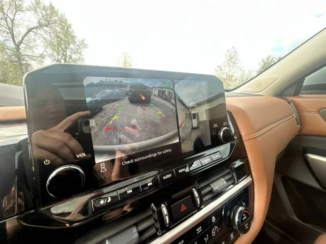 Used 2025 Silver Nissan Platinum image 25