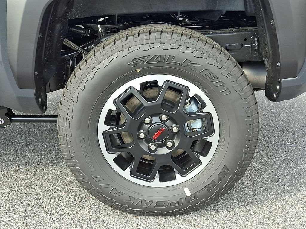 2025 Toyota Tacoma TRD Off Road - Photo 18
