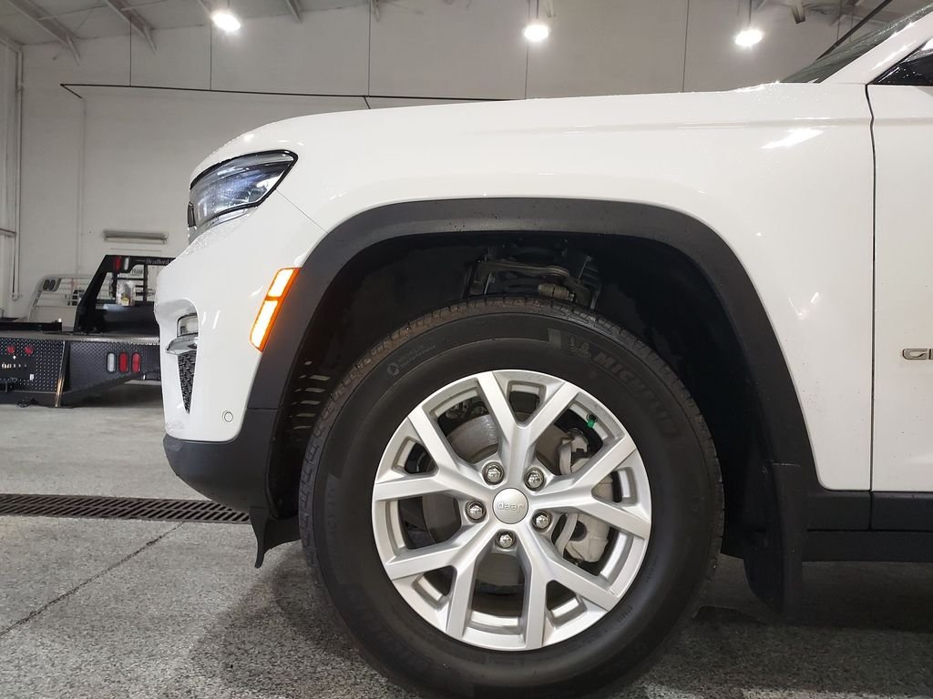 Used 2023 White/off-white Jeep Limited image 16