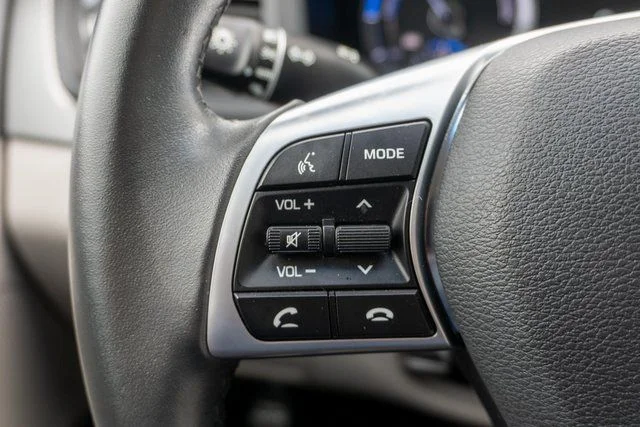 Used 2019 White Hyundai Base image 26