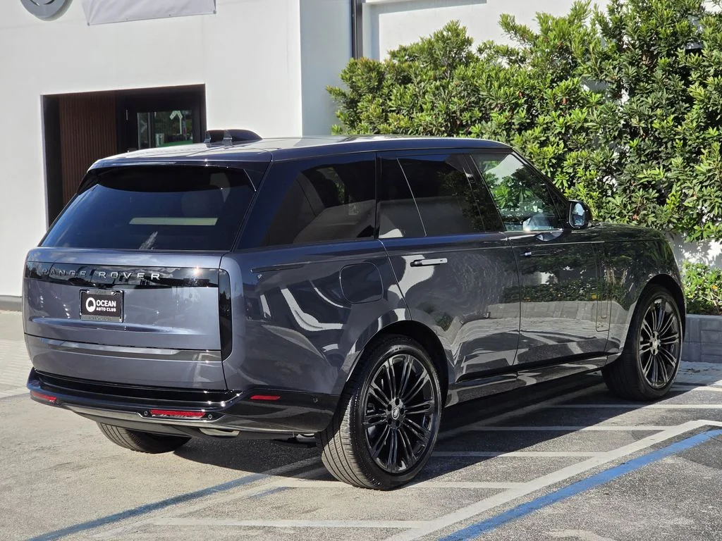 Used 2025 Gray Land Rover SE image 4