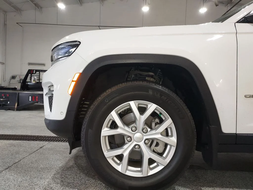 Used 2023 White/off-white Jeep Limited image 16