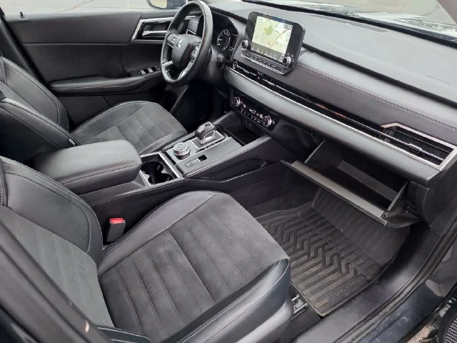2024 Mitsubishi Outlander SE - Photo 42