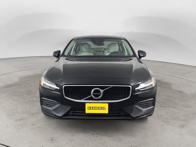 Used 2019 Black / Stone Volvo T5 Momentum image 2