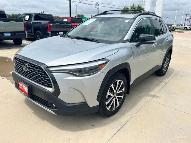 Used 2025 Silver Toyota XLE image 5