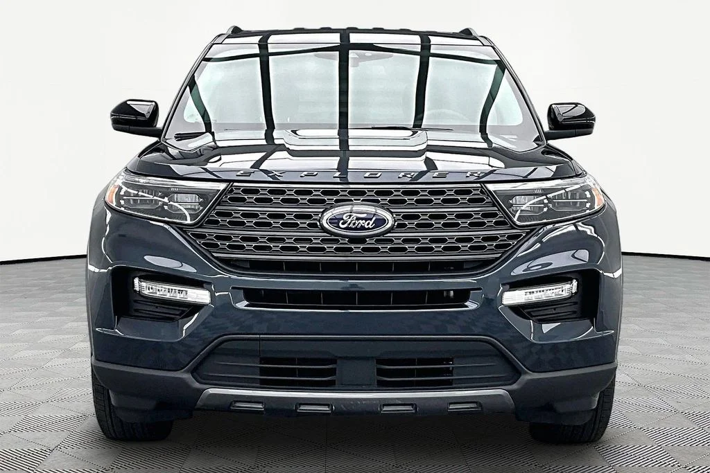 Certified Used 2023 Blue Metallic Ford XLT image 3