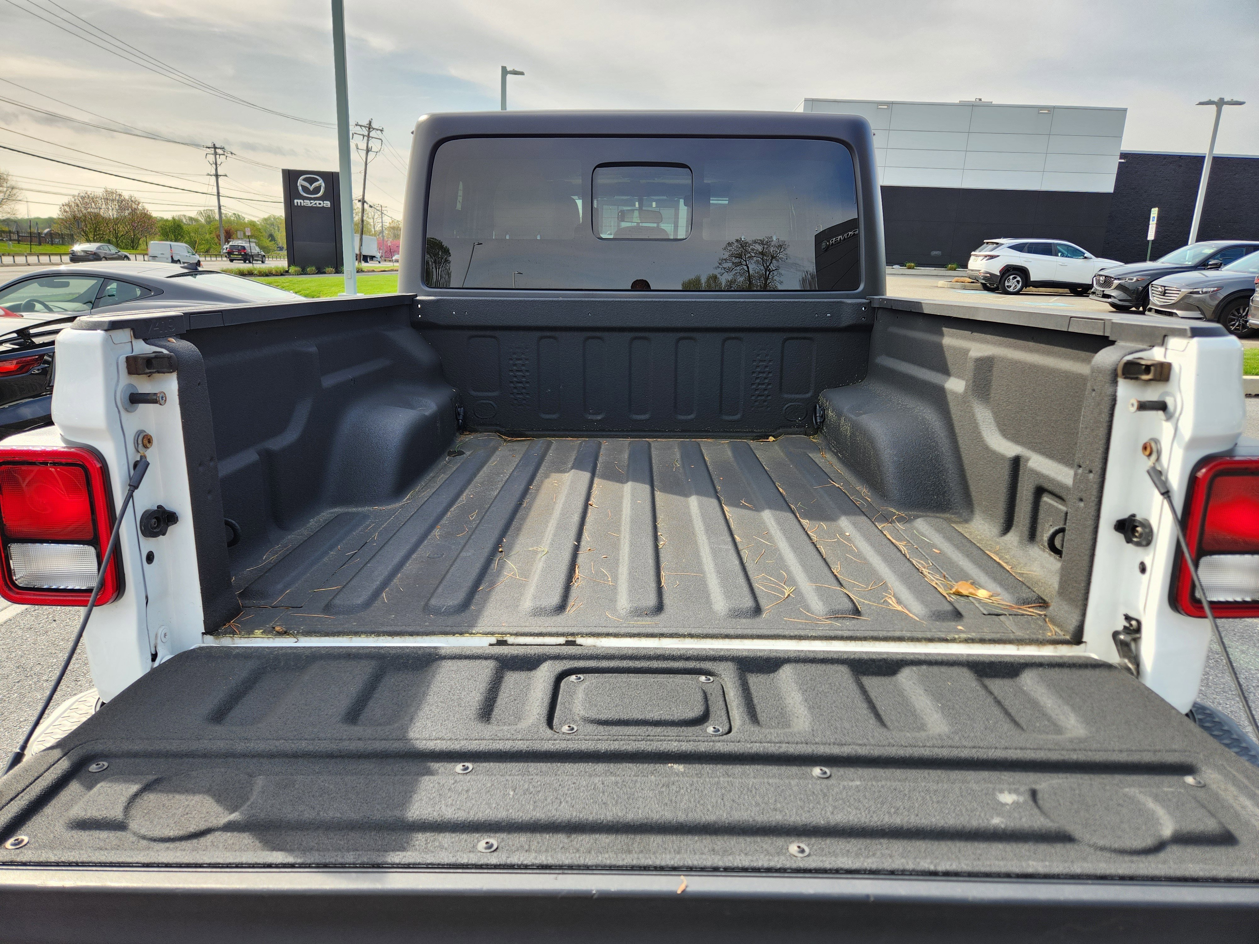 Used 2020 Bright White Clearcoat Jeep Sport image 8