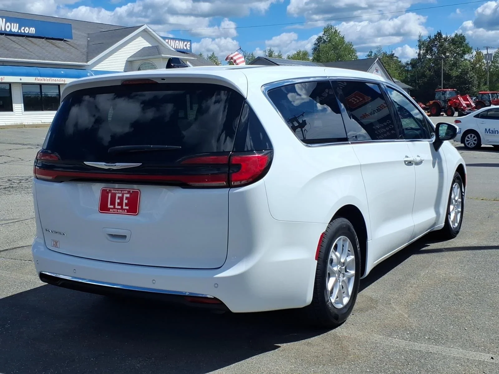 Used 2023 Bright White Clearcoat Chrysler Touring L image 5