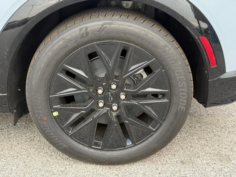 New 2026 Glacier Gray Metallic Tri-coat Ford Premium AWD image 4