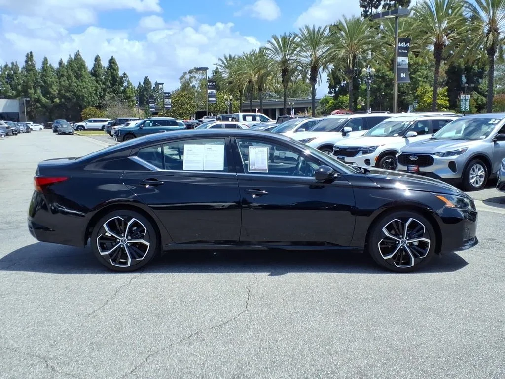 Used 2023 Black Nissan 2.5 SR image 4