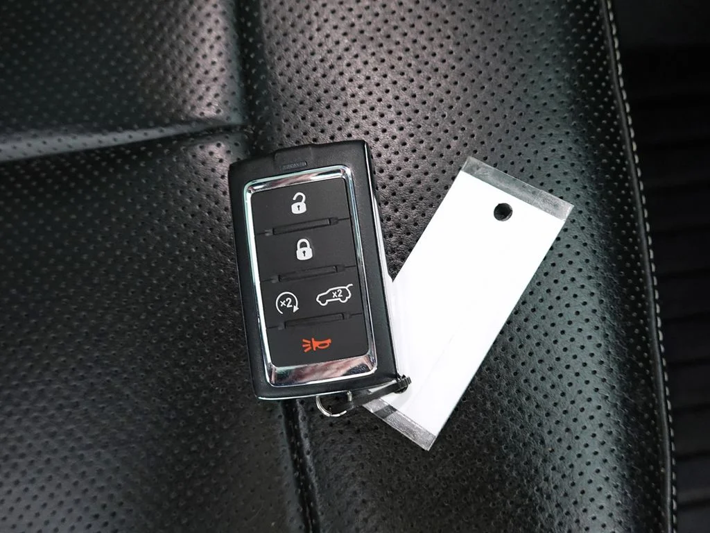 Certified Used 2022 Diamond Black Jeep Overland image 20