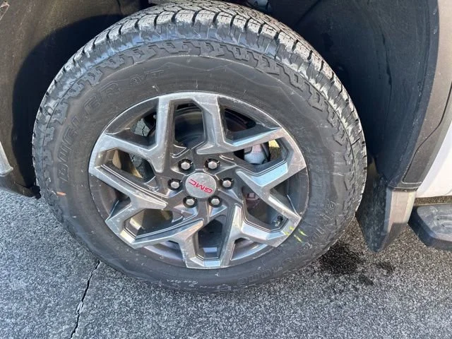 New 2026 Glacier White Tricoat GMC SLT image 30