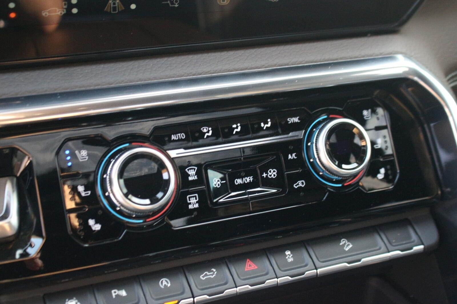 Used 2025 Onyx Black GMC Denali image 24