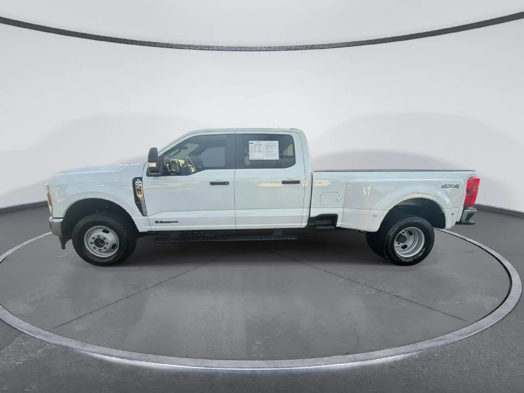Used 2026 White Ford XL image 4