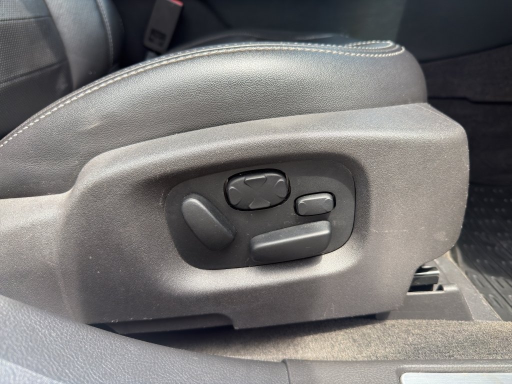 Used 2013 White Platinum Metallic Tri-Coat Ford SHO image 15