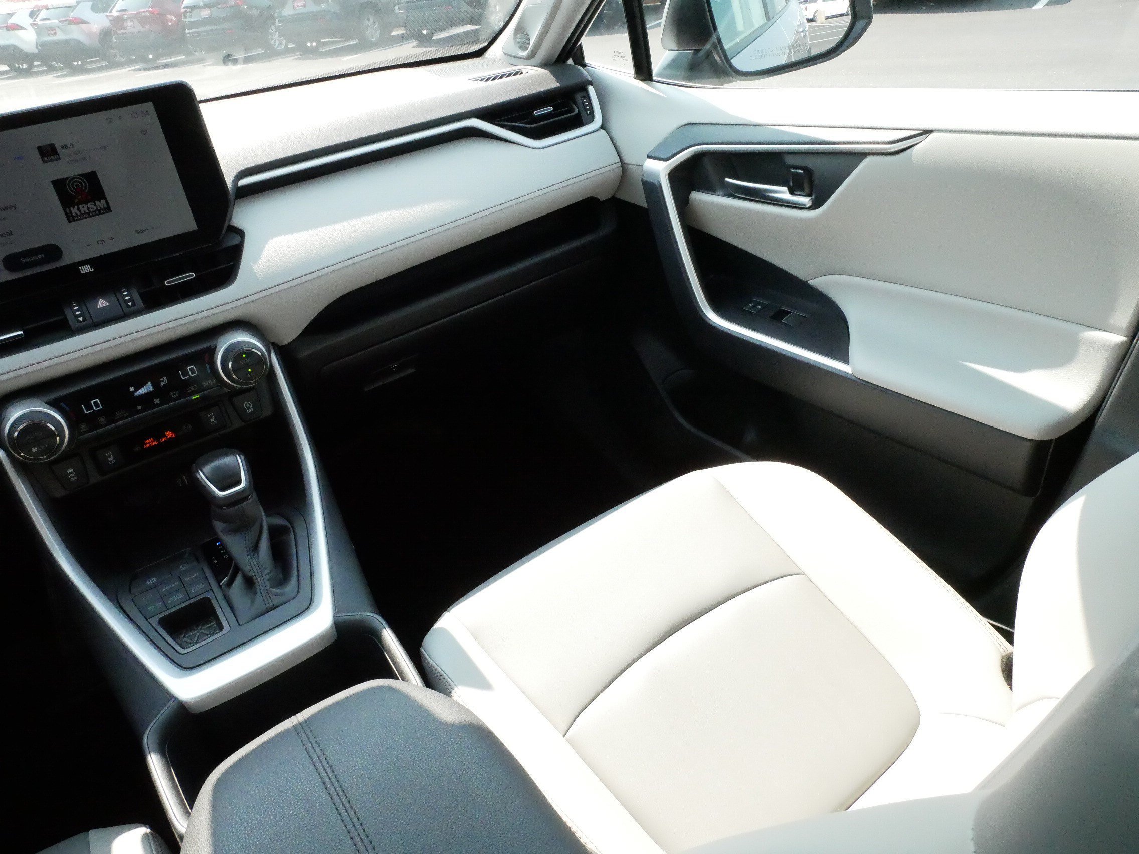 Certified Used 2025 SILVER SKY METALLIC Toyota XLE Premium image 11