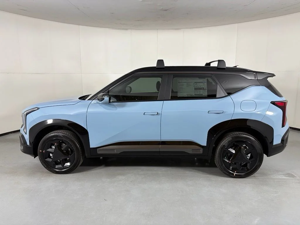 New 2027 Frost Blue / Black Roof Kia X-Line S image 5